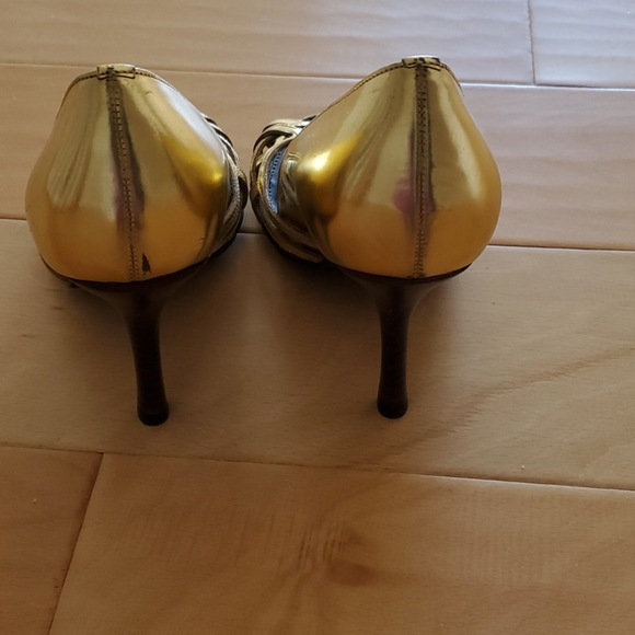 Shoes - Picture 2 of 6